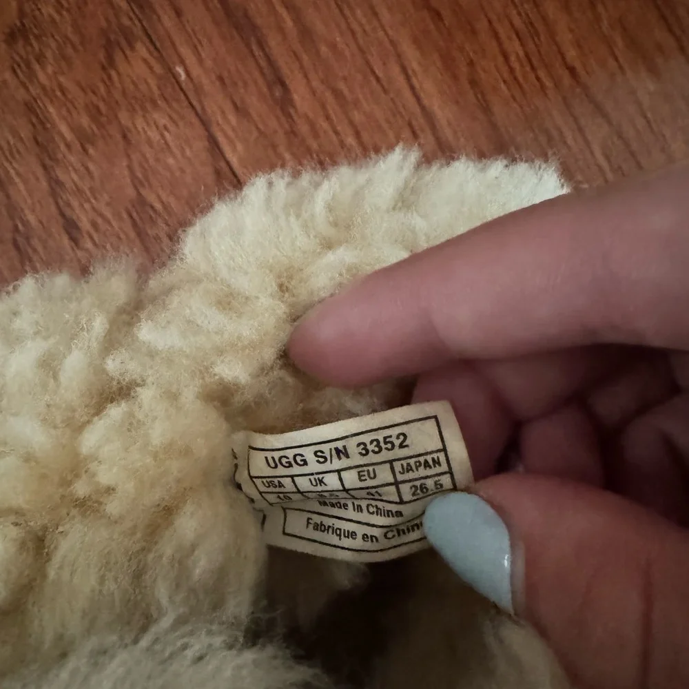UGG Mini Bailey Button II
